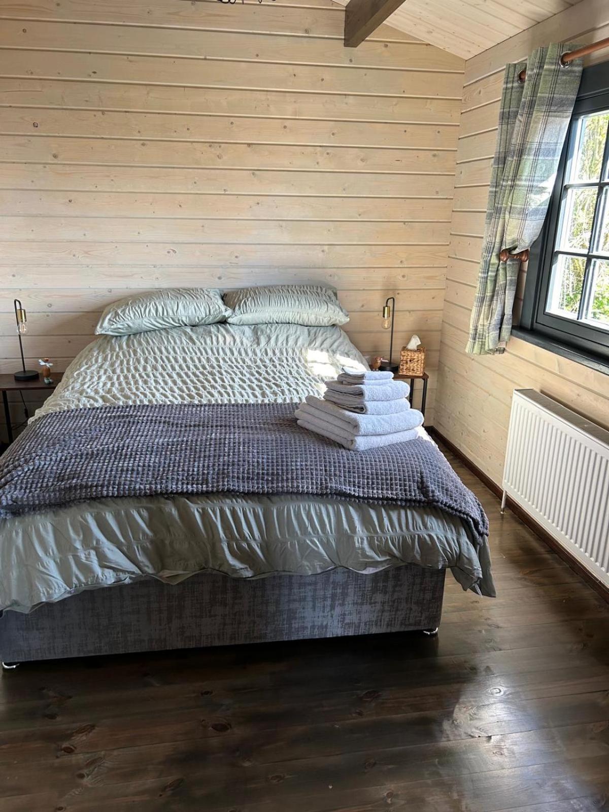 Little Rock Retreat Log Cabin With Hot Tub Castletown Geoghegan Exterior foto